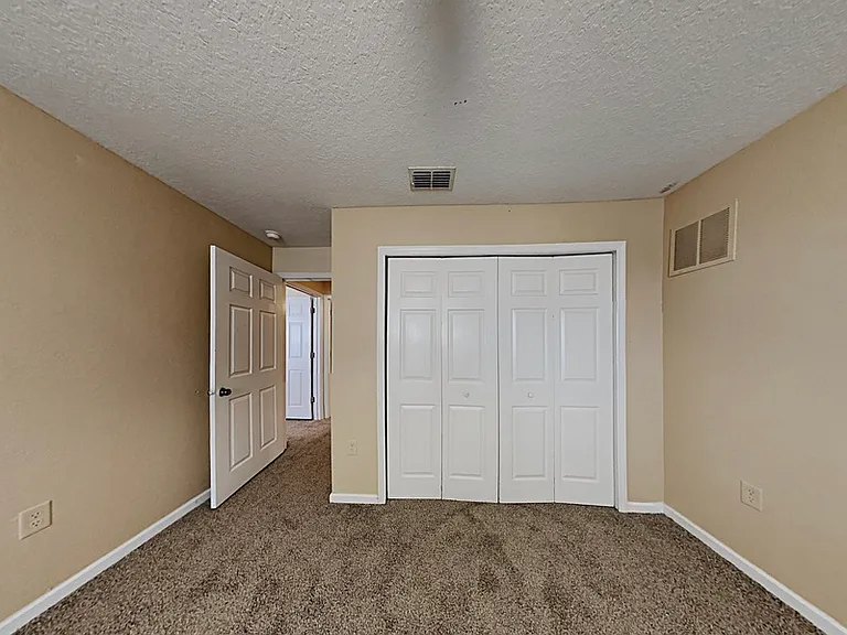 5800 Lake Pointe Village Cir #612 — Photo 13