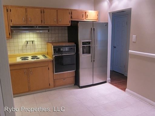 5th image of 415 Versailles Dr