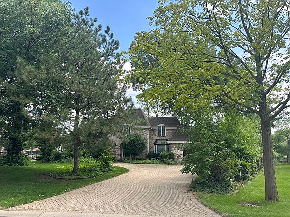 2nd image of 436 Knollwood Dr