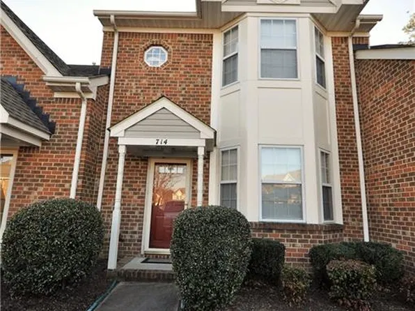 714 W Lake Cir, Chesapeake, VA 23322