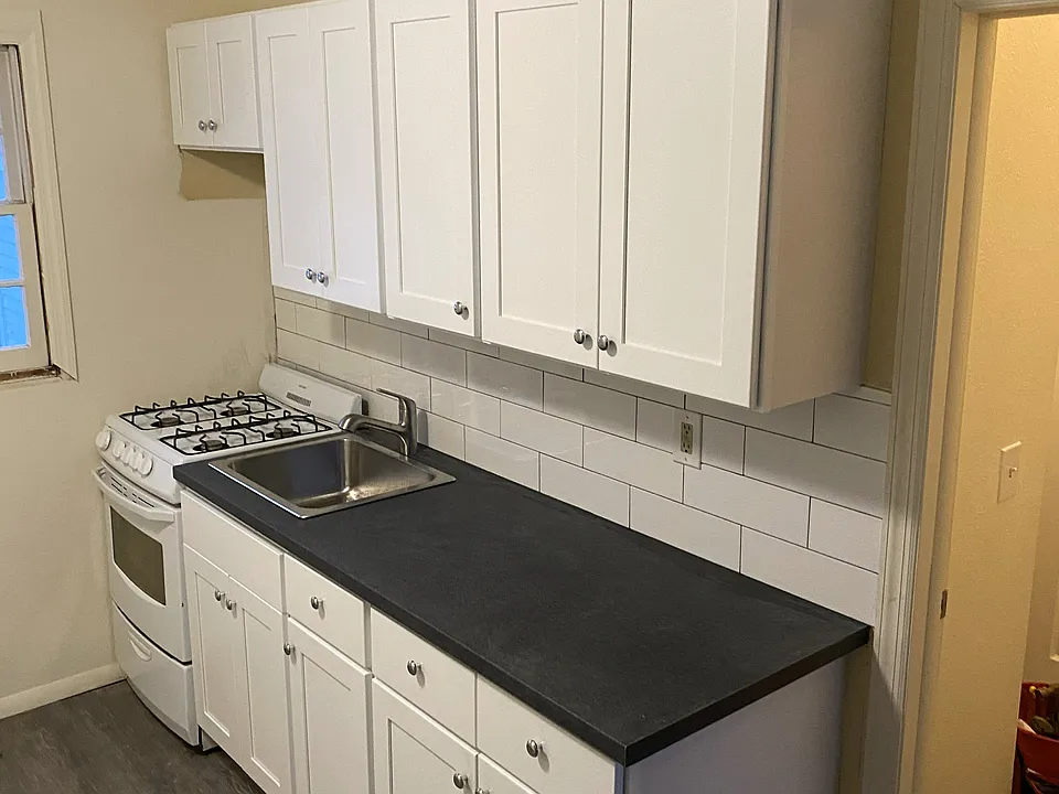 33 Woodbury Ave #2