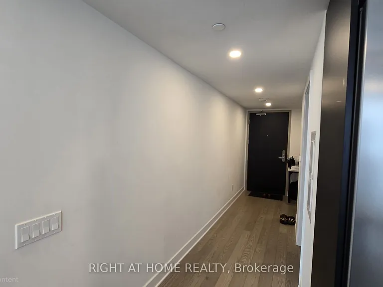 180 George St N #2405 — Photo 1