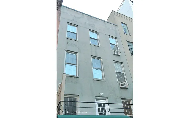 Rented by Douglas Elliman | media 17