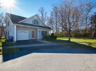 36 Drew Ln, Shelburne, VT 05482