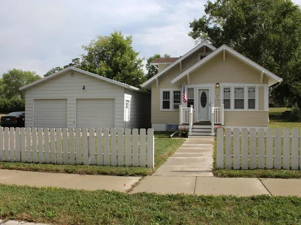 215 Alexandria St NW, Evansville, MN 56326