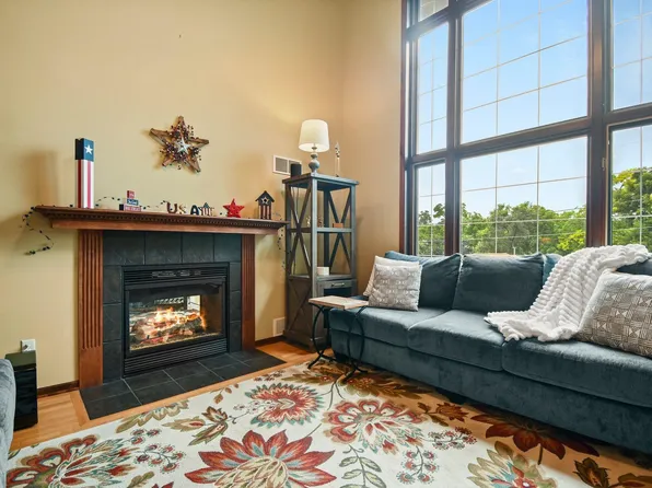 30329 Beach View Ln, Waterford, WI 53185