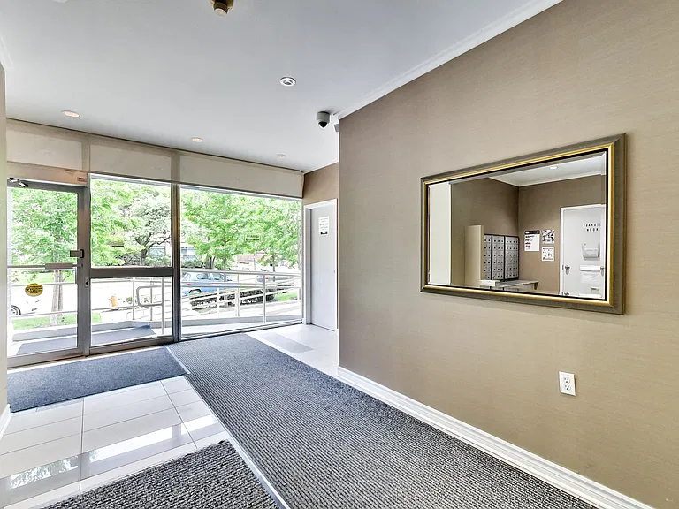680 Roselawn Ave — Photo 41