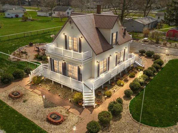 202 E Cross St, Wanatah, IN 46390