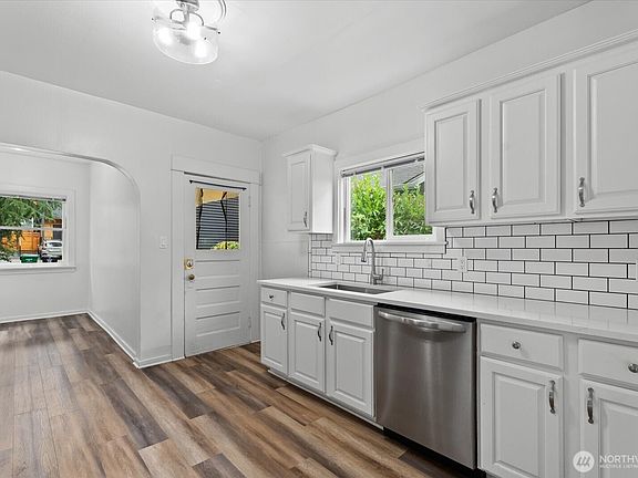 3rd image of 5509 Kensington Place N