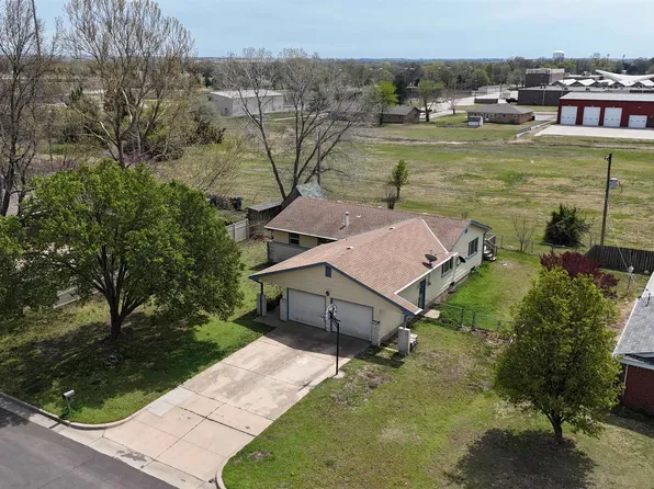 503 E Akron Ave, Augusta, KS 67010
