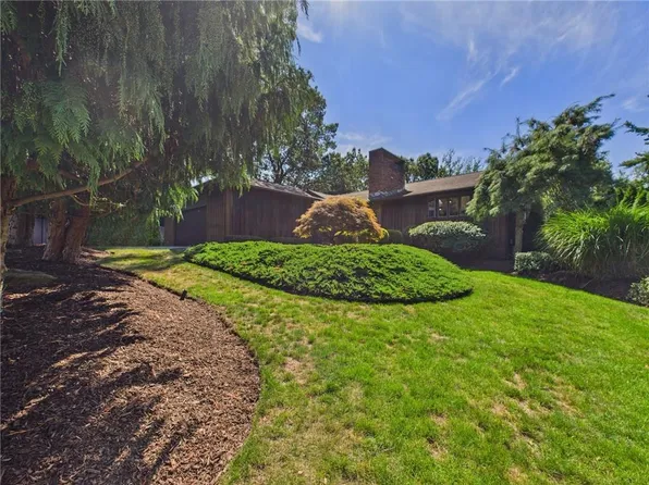 2 Valley View Dr, Johnston, RI 02919