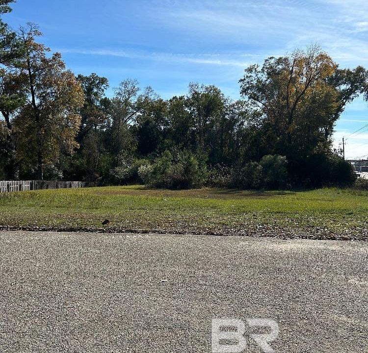 1st image of 100 Fairway Dr
