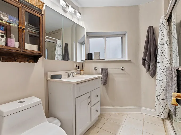 116 W Grand Ave #3 — Photo 6