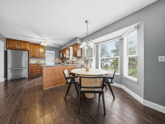 5th image of 1317 Greencroft Rd