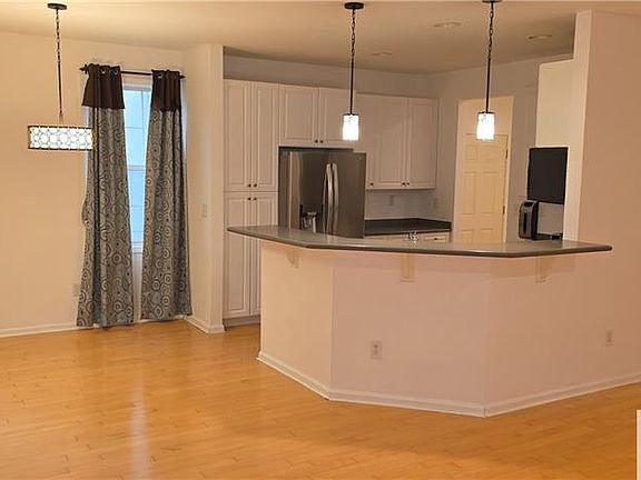 3rd image of 72 George Russell Way