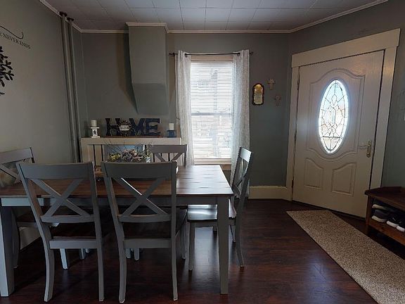5th image of 440 Curtin St S