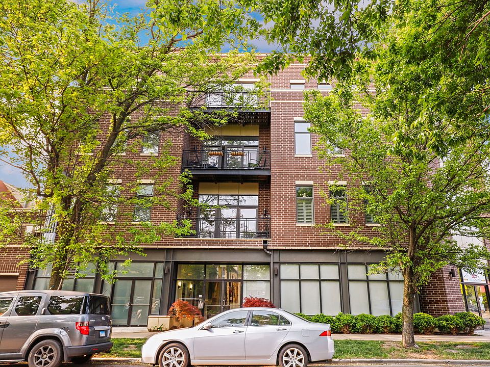 1st image of 1740 W Cornelia Ave #303