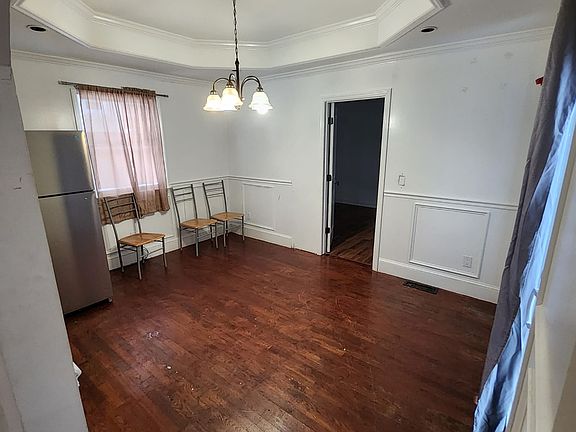 5th image of 8 Orchard Lake Dr
