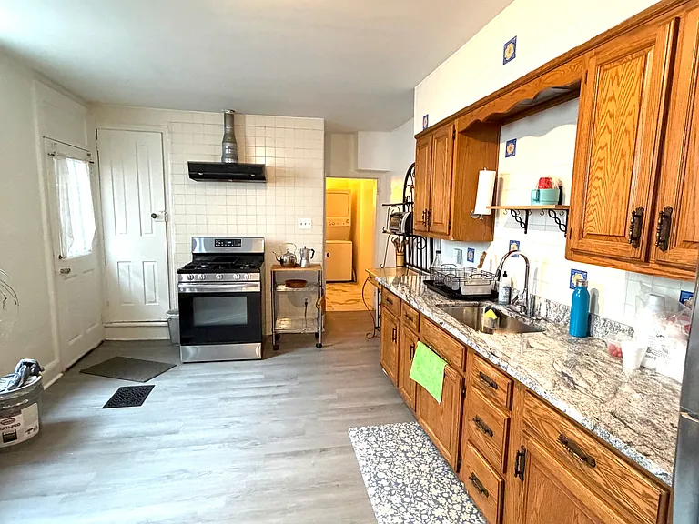 225 Carpenter St — Photo 38