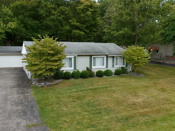 890 Bechtol Ave, Sharon, PA 16146