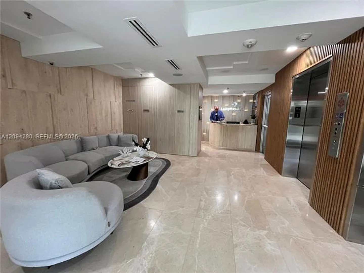 5880 Collins Ave cu-PH-1, Miami Beach, FL 33140 — Photo 1