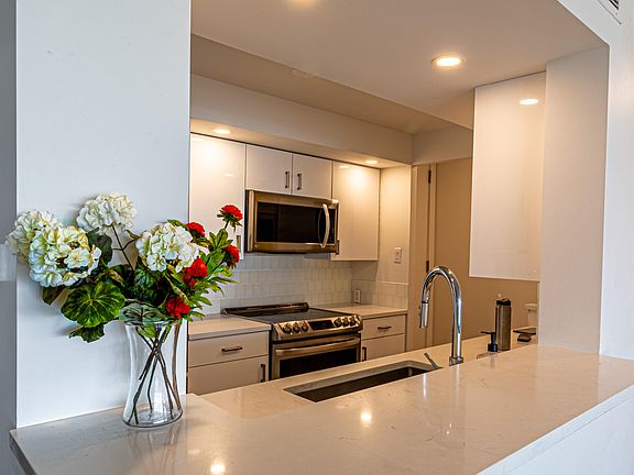 4th image of 1250 N Humboldt St APT 801