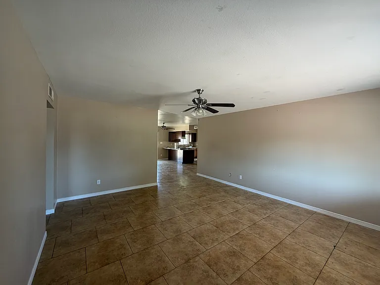 3708 W Loma Ln — Photo 4