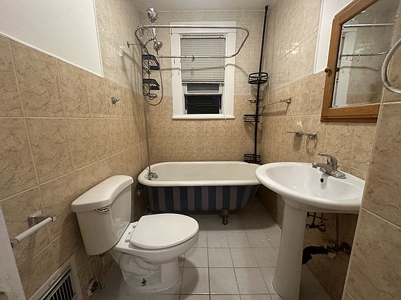 2nd image of 26 Franklin Ave APT 1R