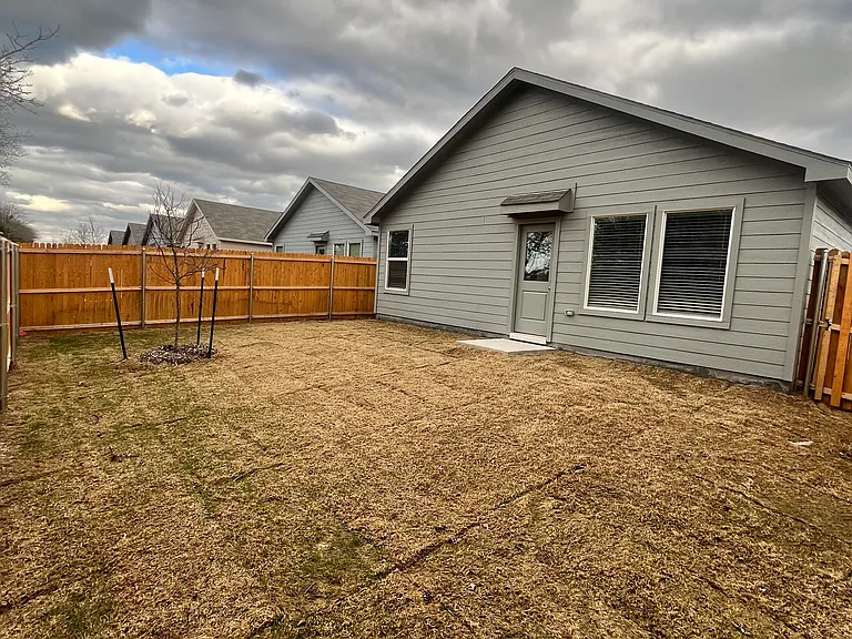 1305 Salton Ln — Photo 2