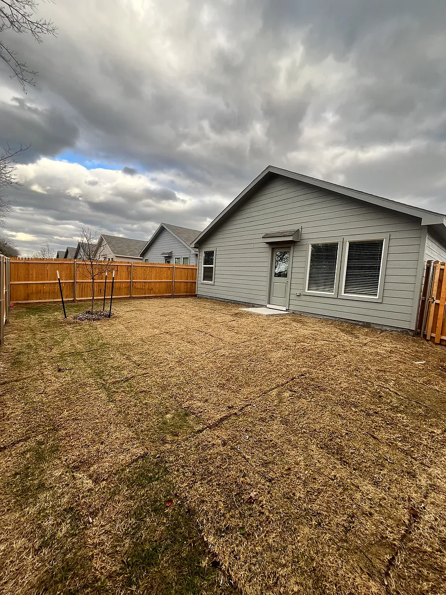 Building Photo - 1305 Salton Ln
