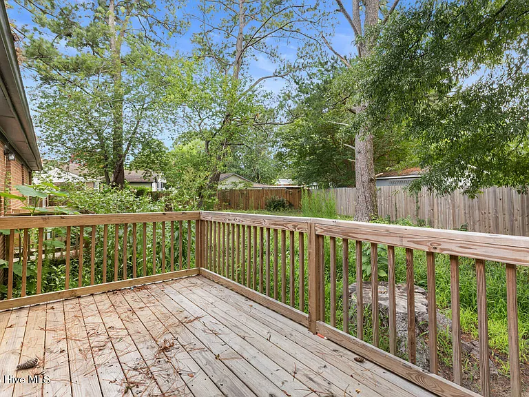 605 Winchester Rd — Photo 28