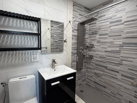 5th image of 10 Huron Ave APT 17D