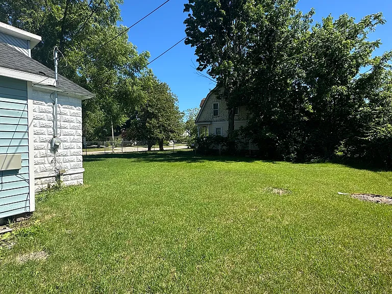 7 S Peach Ave — Photo 14