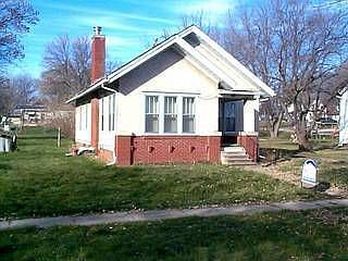 2nd image of 827 3rd St