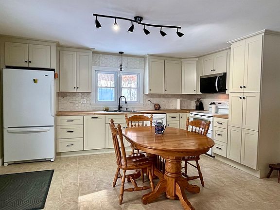 4th image of 19 Arnold Rd