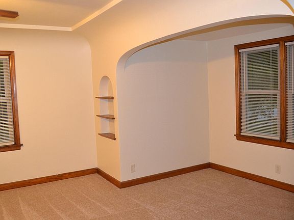 3rd image of 341 Riverview Dr