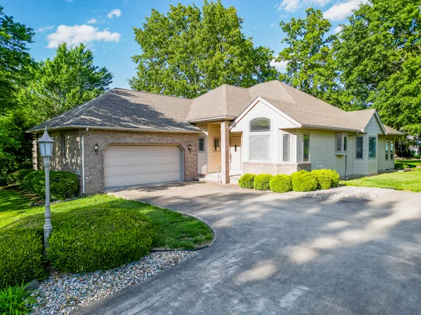1204 Dylan Ln, Carterville, IL 62918
