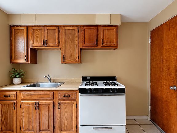 3rd image of 2022 Lindsay Rd #1