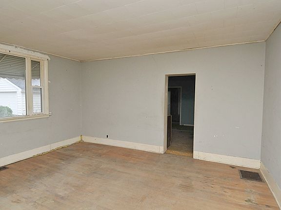 4th image of 18 N Myra St