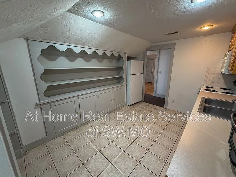 1 bed, 1.0 bath, $1,030 — Photo 4