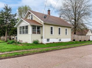 606 Indian Rd, Davenport, IA 52802