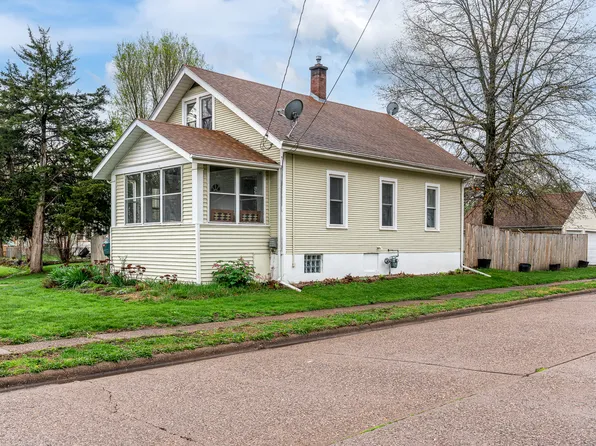 606 Indian Rd, Davenport, IA 52802