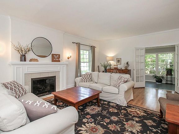 3rd image of 1019 Chestnut Blvd