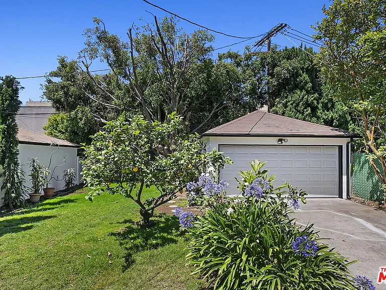 2519 S Bentley Ave — Photo 22