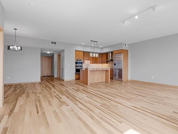 4th image of 740 Portland Ave #1415