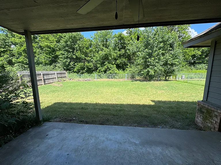 223 N Valley Dr — Photo 5