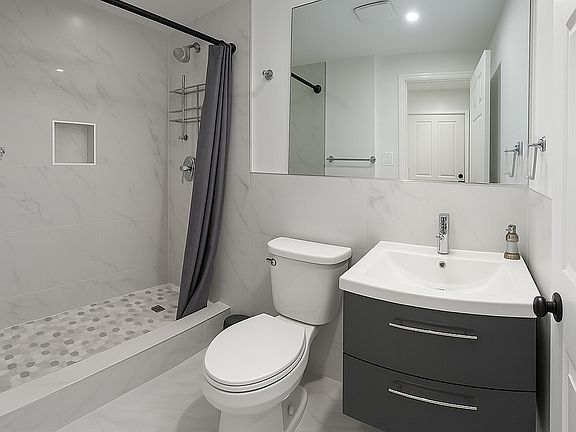 3rd image of 64 Coral Way
