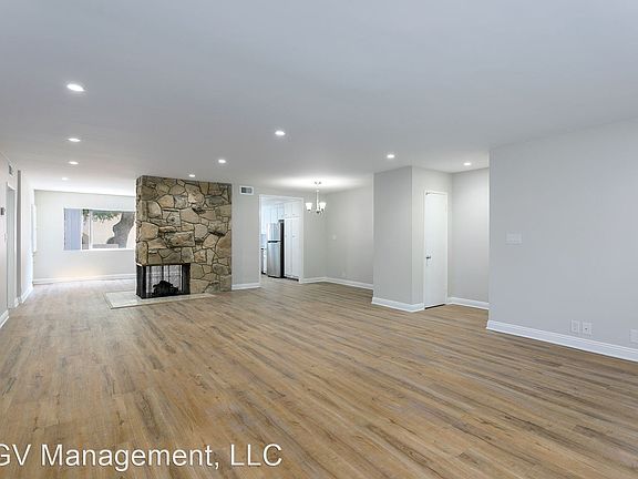 4th image of 420 Fairview Ave #103