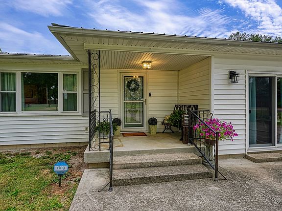 5th image of 323 Hoffman Ln
