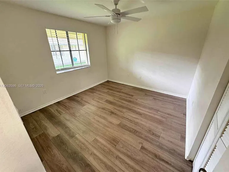 5637 Taft St — Photo 5